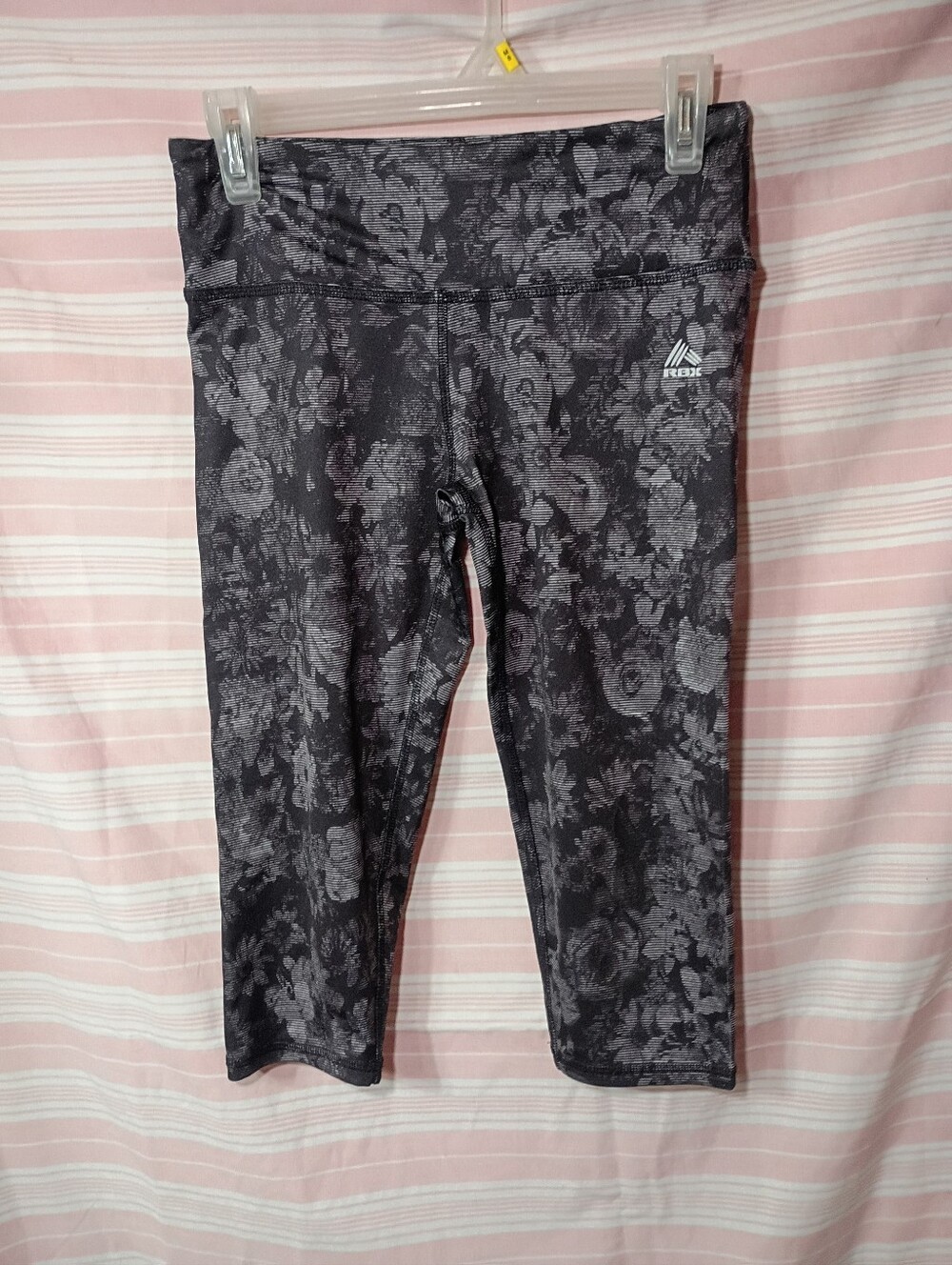 RBX Girls' Black & Gray Floral Capri Leggings